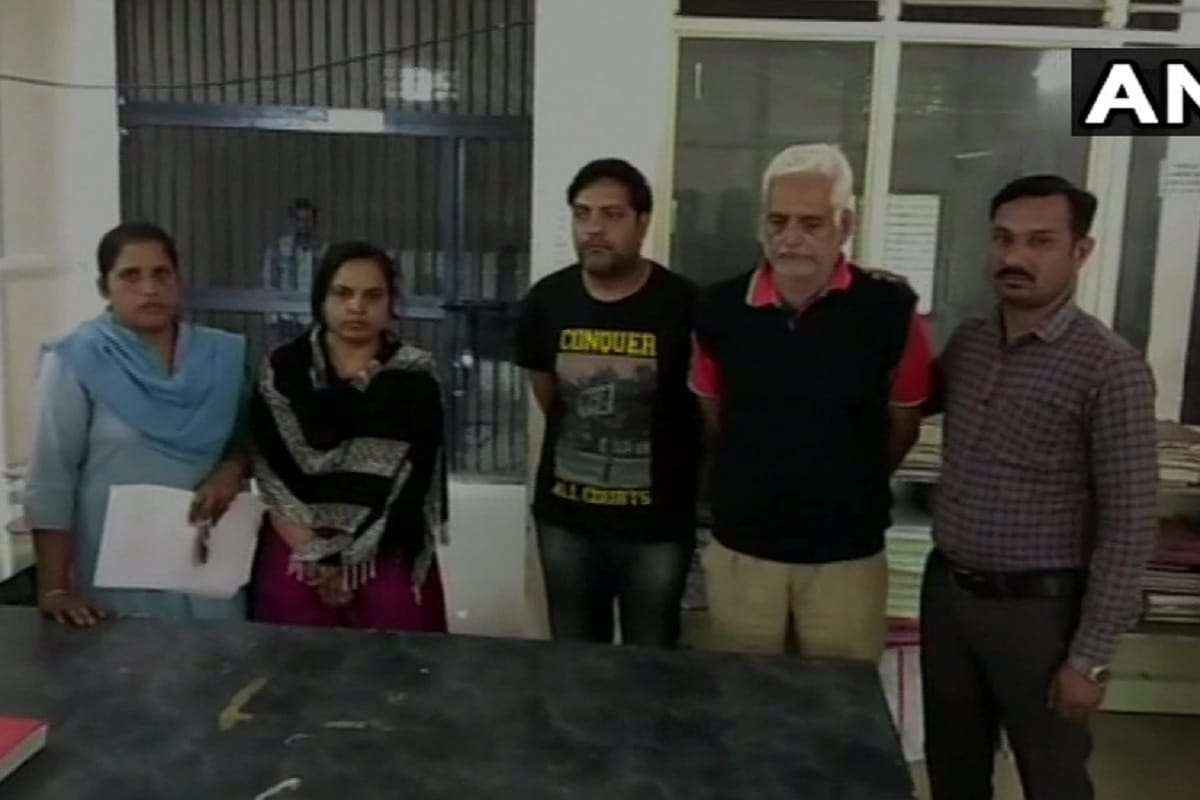 man arrested with sister and father in Indore for killing wife and passing it due to snake bite