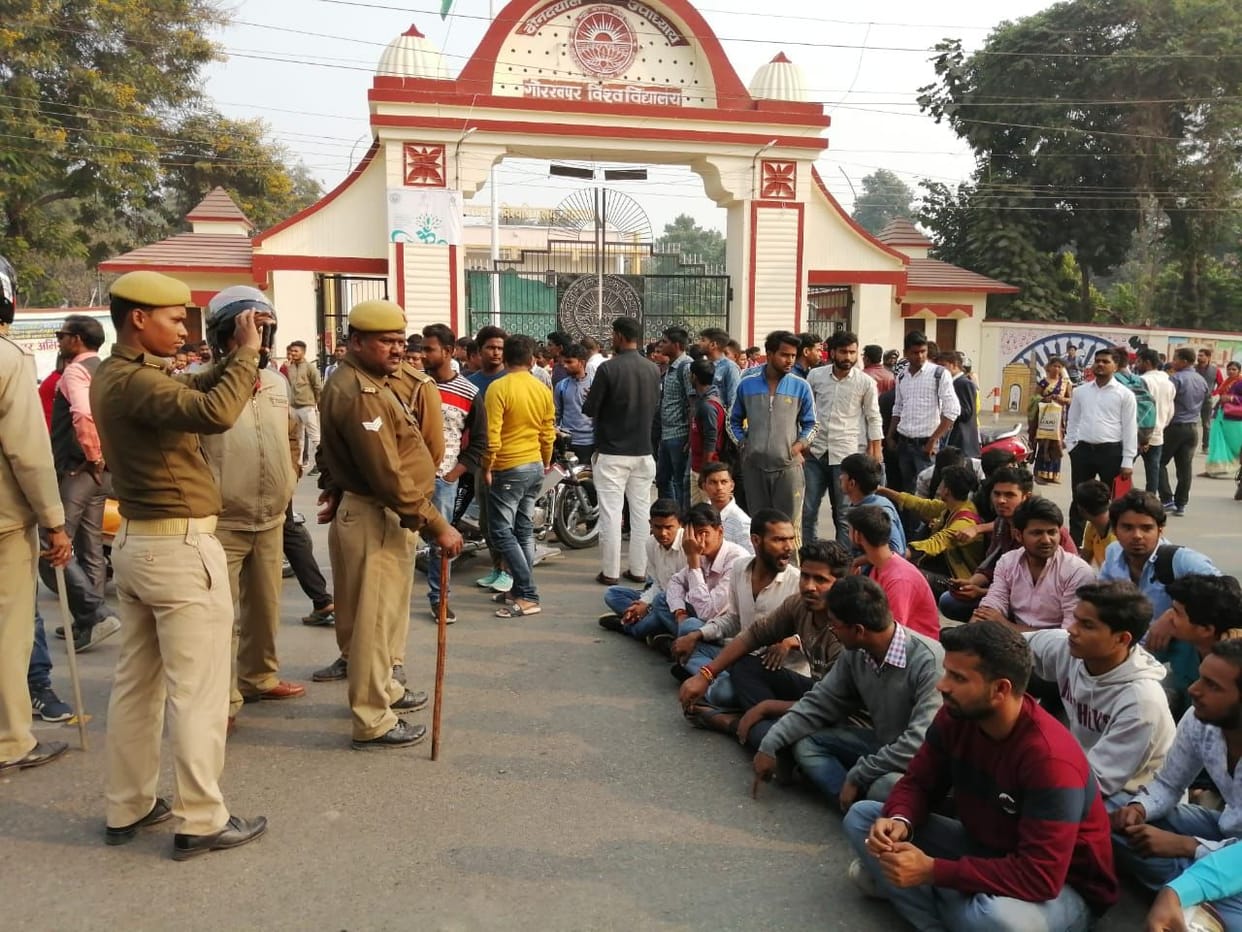 dispute in gorakhpur univercity