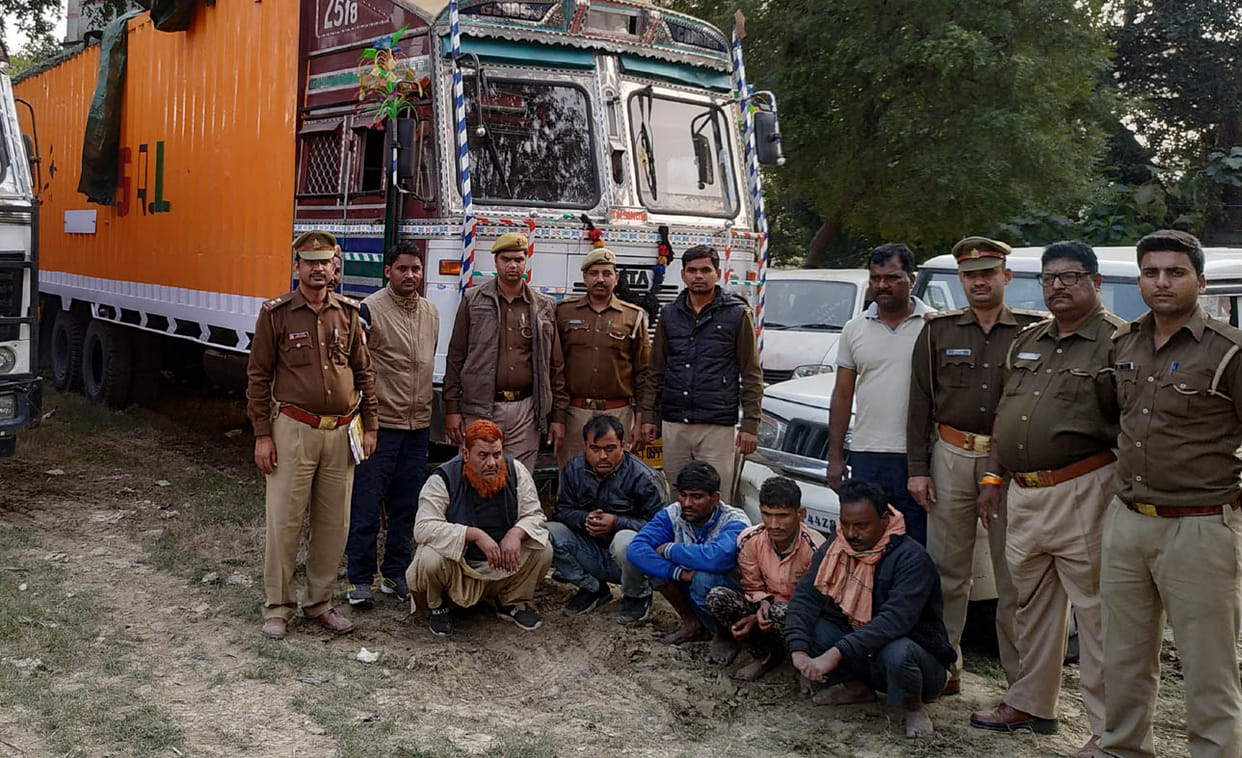 Police caught truck loaded with animals