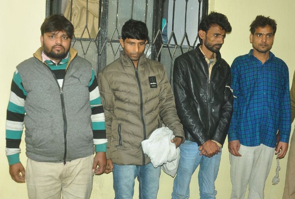 four arrested for liquor smuggling in agra