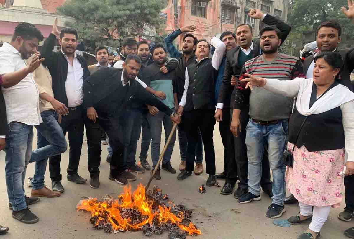 unnao misdeed case: Congressmen burnt CM's effigy