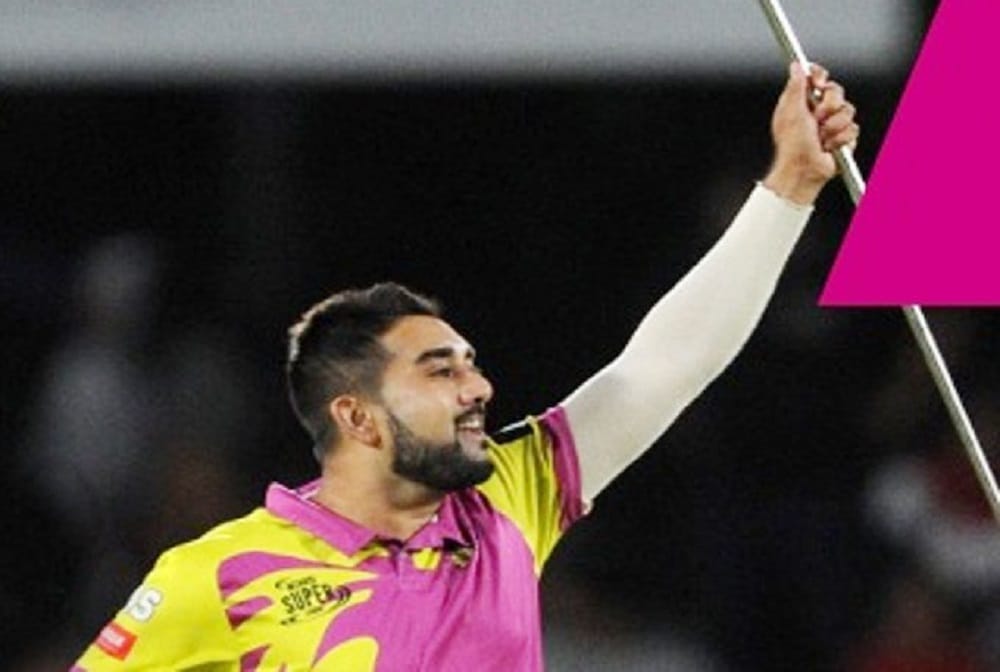Tabraiz Shamsi performs magic trick during a match, watch video