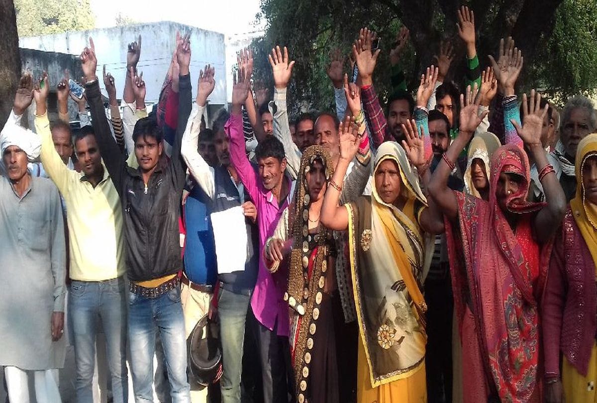 Minor Girl sold in Haryana angry villagers surrounded the police station