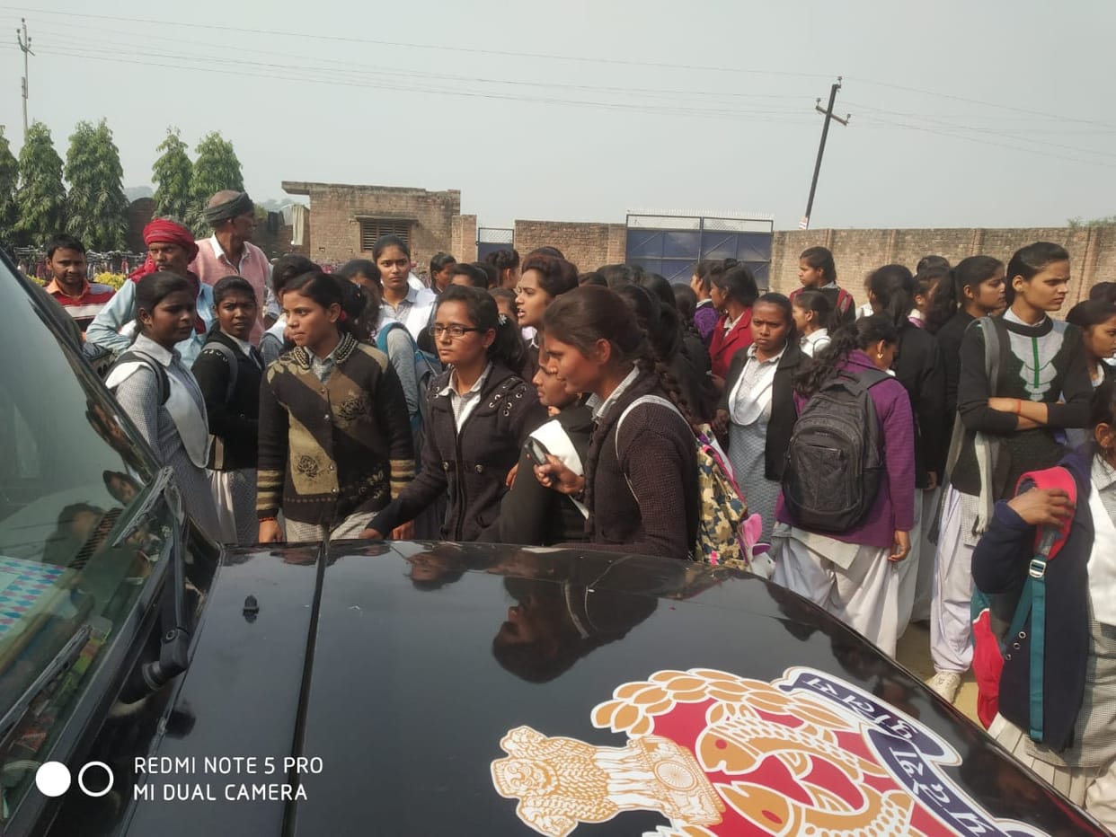 College manager and teacher accused of female students abusing and beating, demonstrating