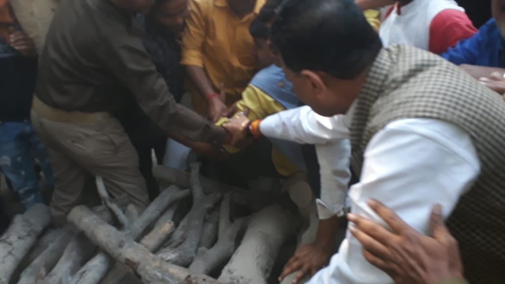 People adamant on self-immolation by burning pyre, accusing administration of false assurance