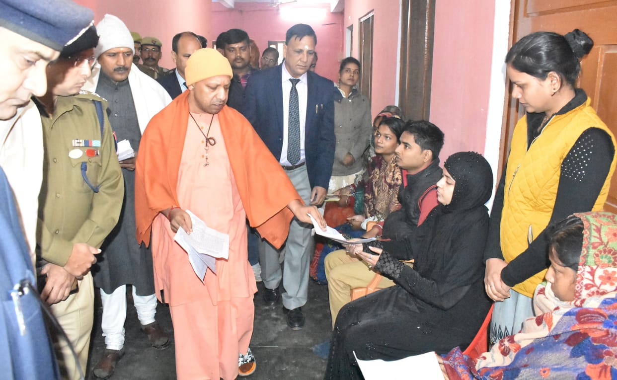 cm yogi in janta darbar
