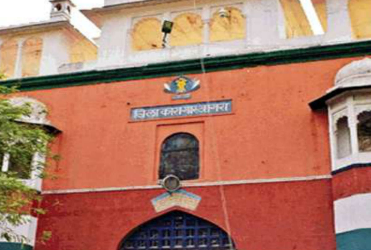 405 undertrials and 106 convicted prisoners can get release from agra jail