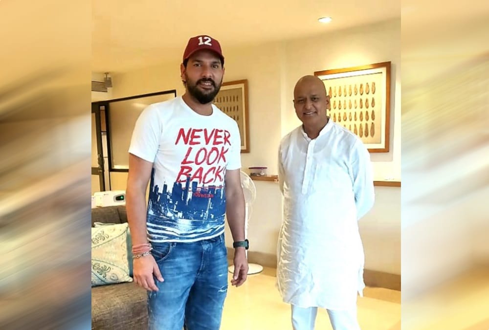 cricketer yuvraj singh told to MP Anil baluni we will fight will fight and defeat cancer