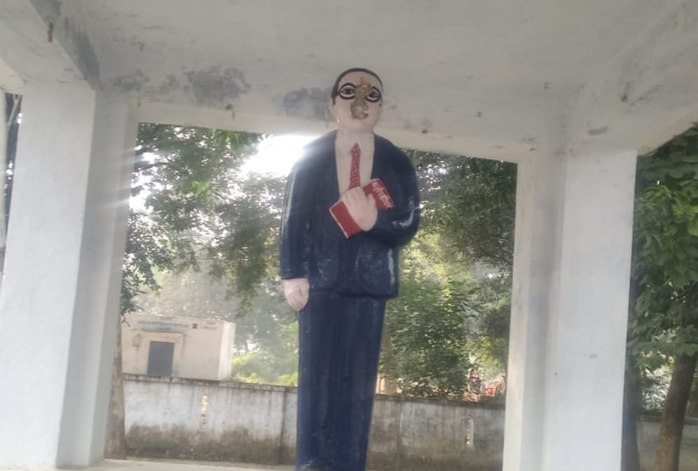 anarchy element broke the statue of dr bhimrao ambedkar in amethi