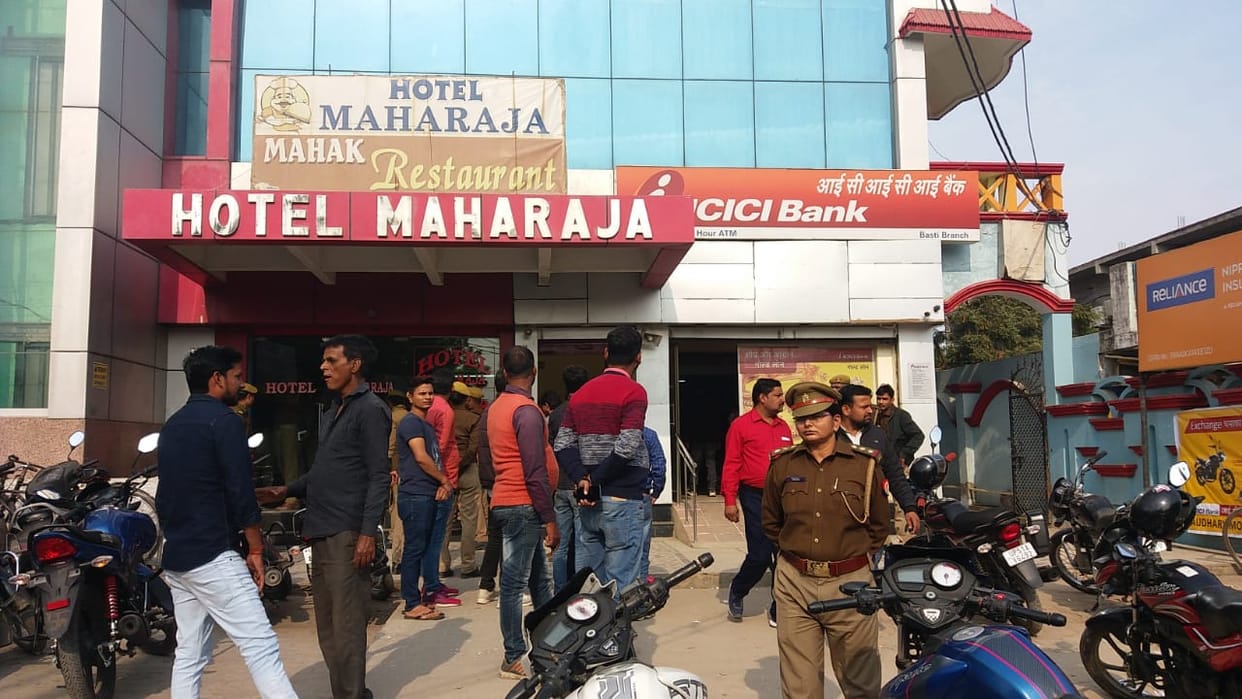 inspector and three other suspend in icici bank looted case at basti