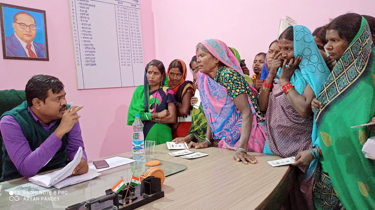 agitated musahar ladies made gherao