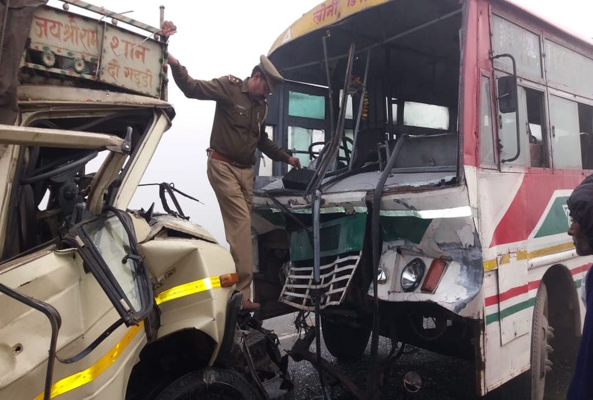 Road Accident Due to Fog In Etah Roadway Bus Tata 407 collide