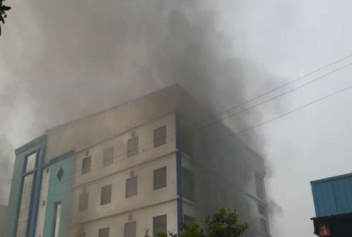 Massive Fire in Shoe Factory Sikandra Agra