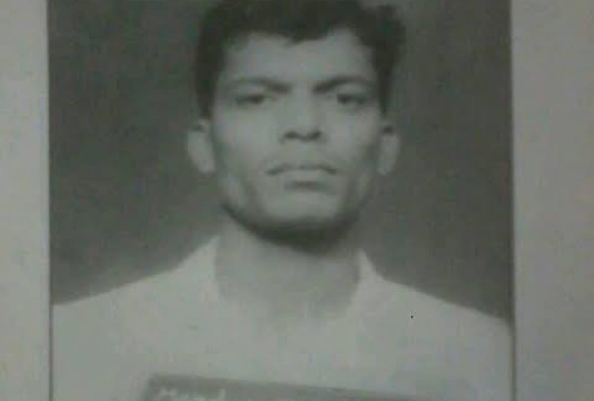 First encounter in India, Who shot whom, Mumbai police shot gangster Manya Surve in Vadala