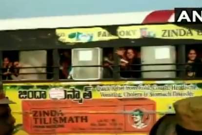 छात्राओं ने आरोपियों के ढेर होने पर खुशी जाहिर की