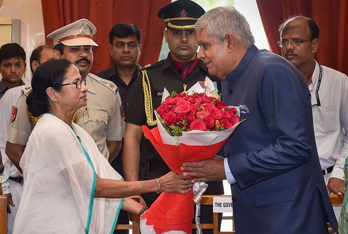 CM Mamta Banerjee goes to Raj Bhavan and meets Governor Jagdeep Dhankhar