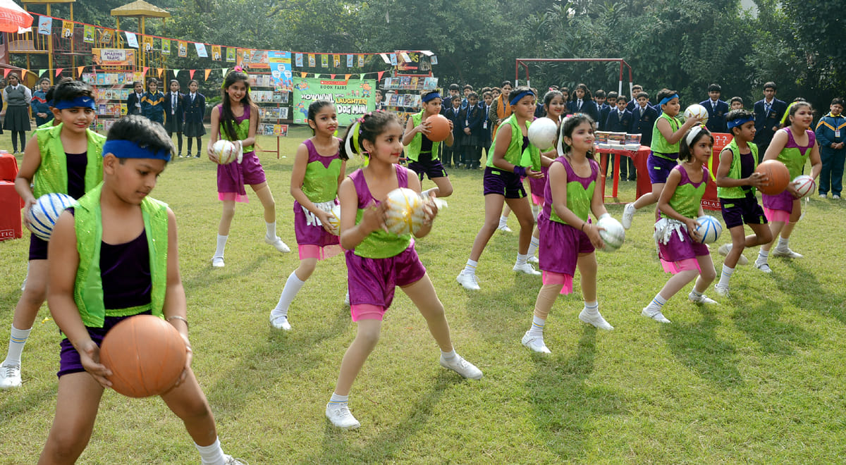 Students gave the message of Fit India