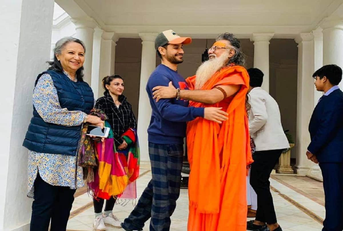 Taimur ali khan showing his swag in Pataudi Palace