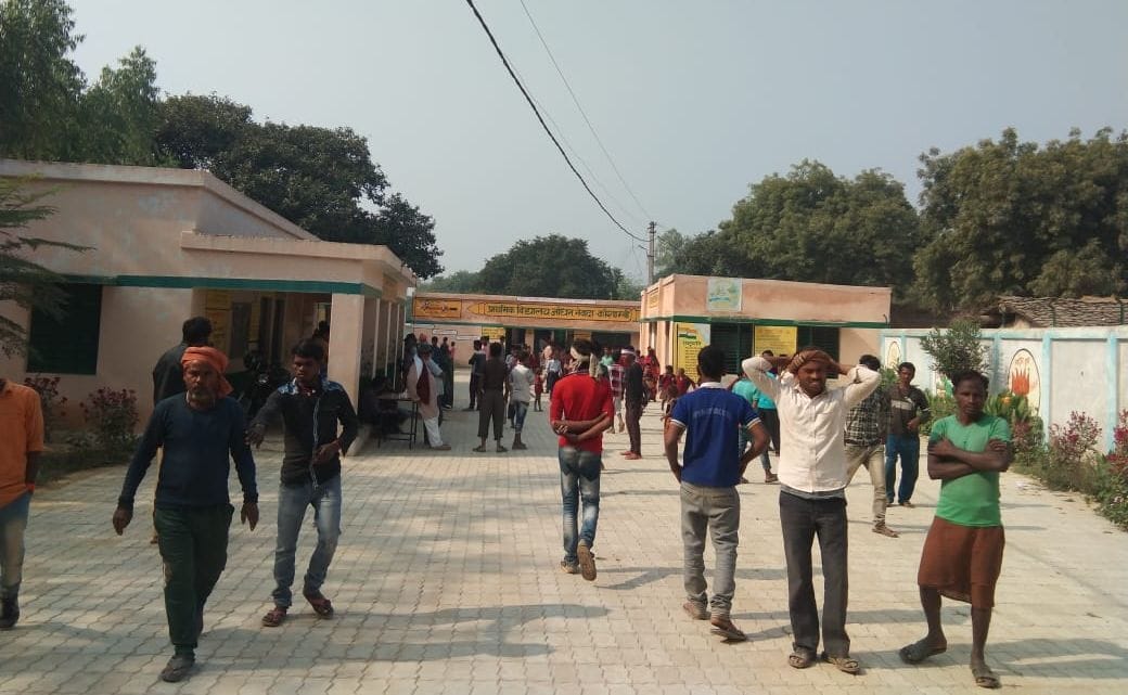 Uproar with an elderly teacher for molesting female students, commotion