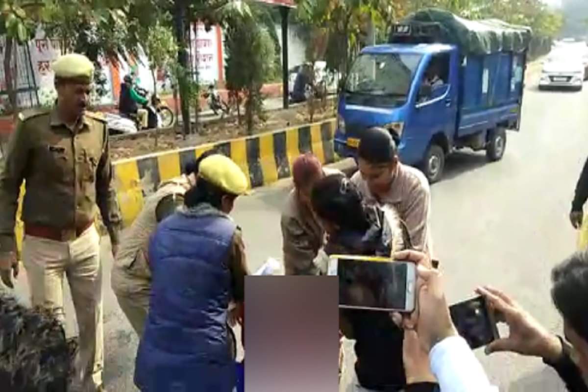 Woman tried to burn herself in front of the SSP office after she did not get justice in Meerut