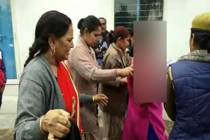 Woman tried to burn herself in front of the SSP office after she did not get justice in Meerut