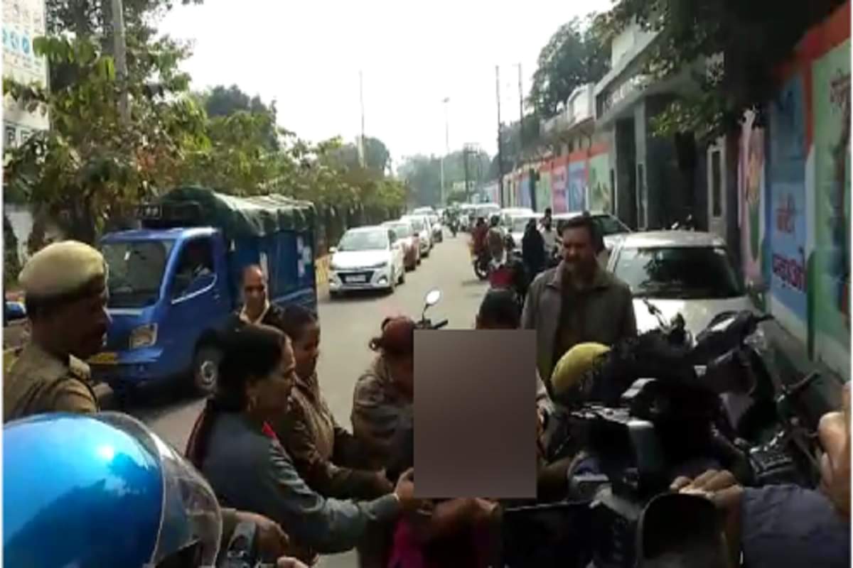 Woman tried to burn herself in front of the SSP office after she did not get justice in Meerut