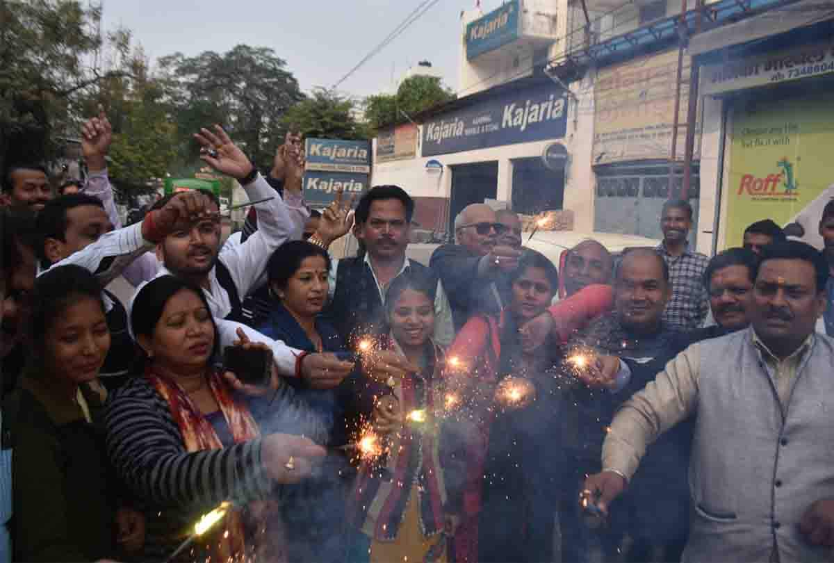 Women distributed sweets in the joy of Hyderabad Encounter