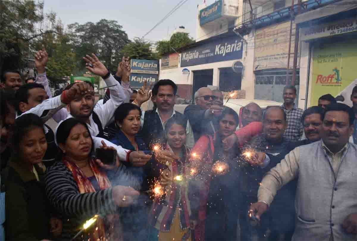 Women distributed sweets in the joy of Hyderabad Encounter