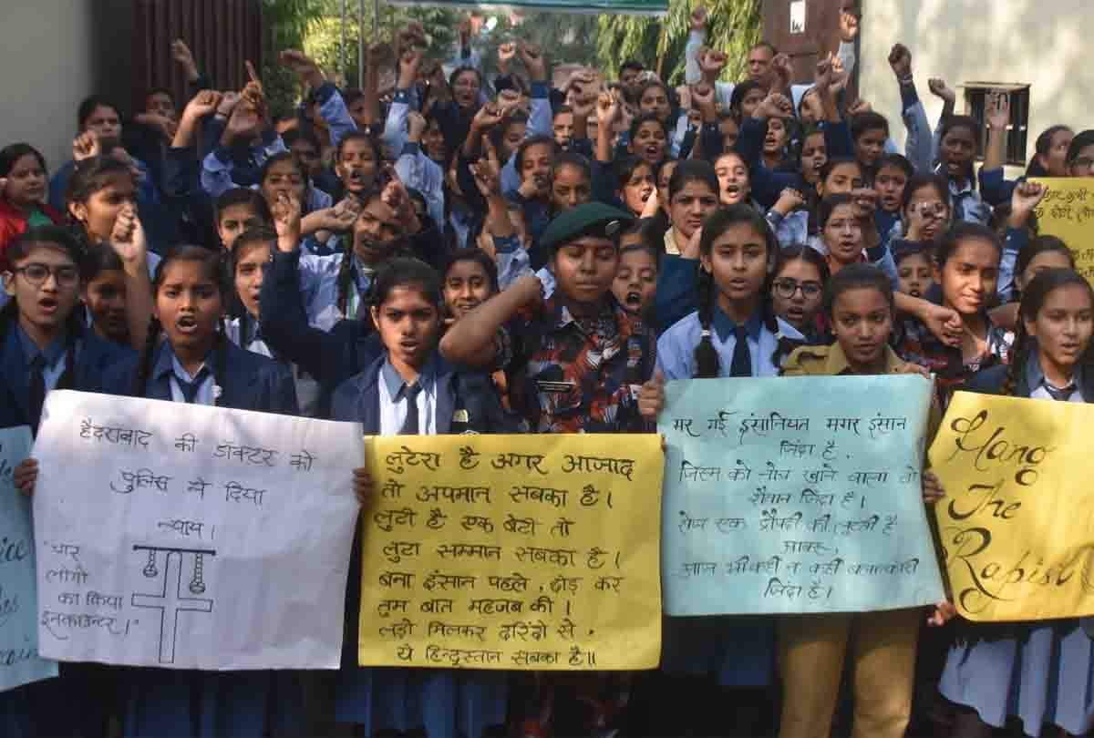Women distributed sweets in the joy of Hyderabad Encounter