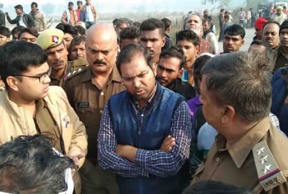 DCM and truck clash on Unnao-Sandila route