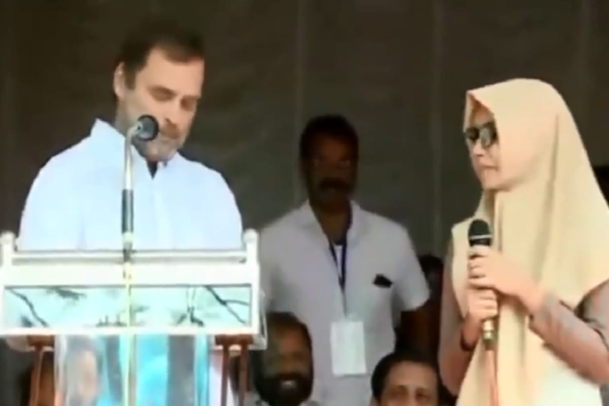 11th class girl Fatima Safa translated speech of Rahul Gandhi in Malayalam in Wayanad Keral