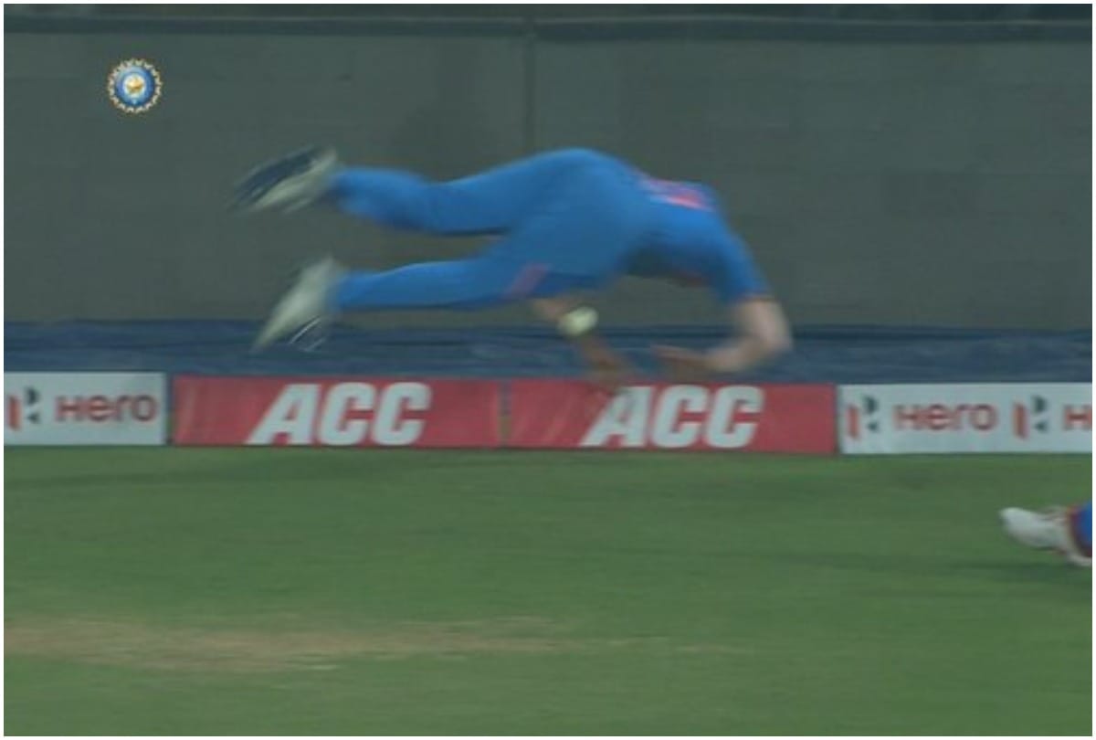INDvWI Rohit Sharma magnificently Fielding dives and Save Runs at Boundary