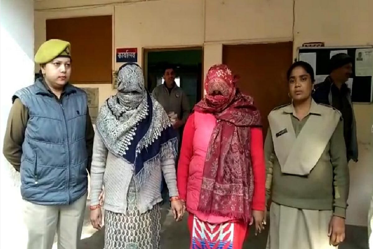 Two women arrested for cheating by selling fake jewelry in Saharanpur