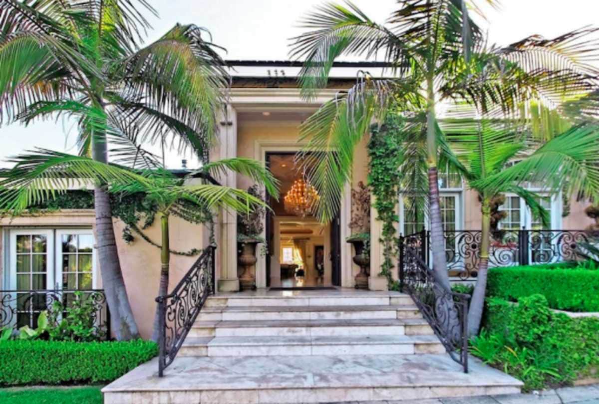shah rukh khan share his Los Angeles villa photo