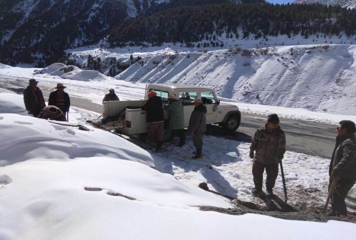 The icy winds became a snag in the Rohtang restoration, streams froze in Lahaul