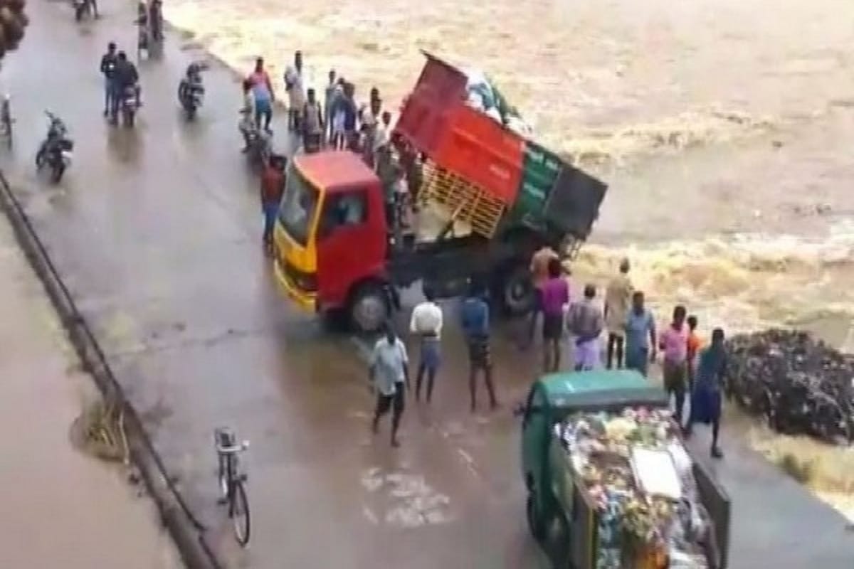 Tamil Nadu: Officials dumped tons of garbage in Cuddalore, suspended