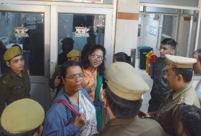 Unnao case victim in safdarjung hospital on ventilator cries for justice and punishment