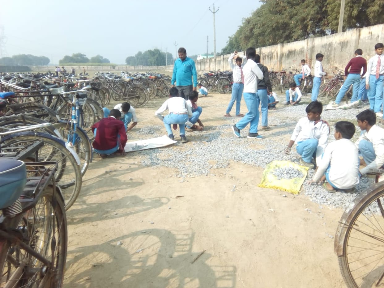Ballast carrying done by students in Varanasi