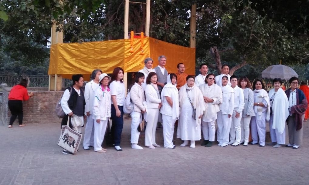 Buddhist worshipers from Thailand worshiped