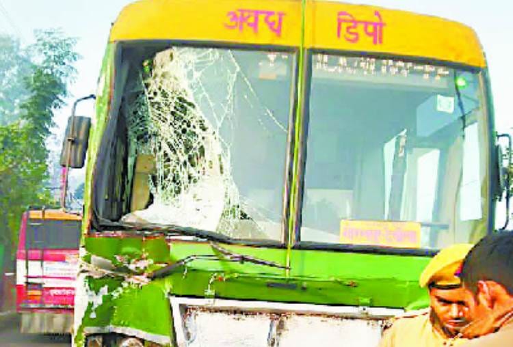 two buses of the transport corporation collided in lucknow