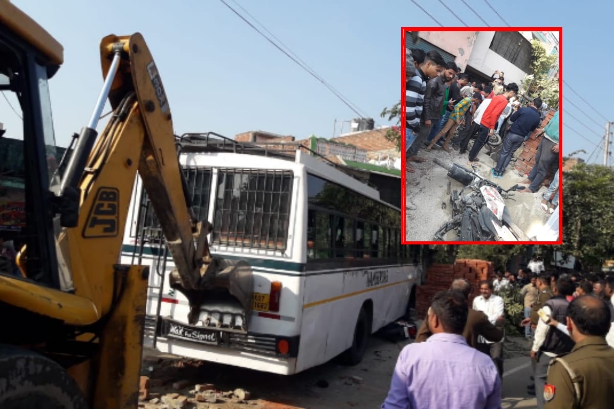 two died in an accident in Meerut a bus entered in a automobile shop