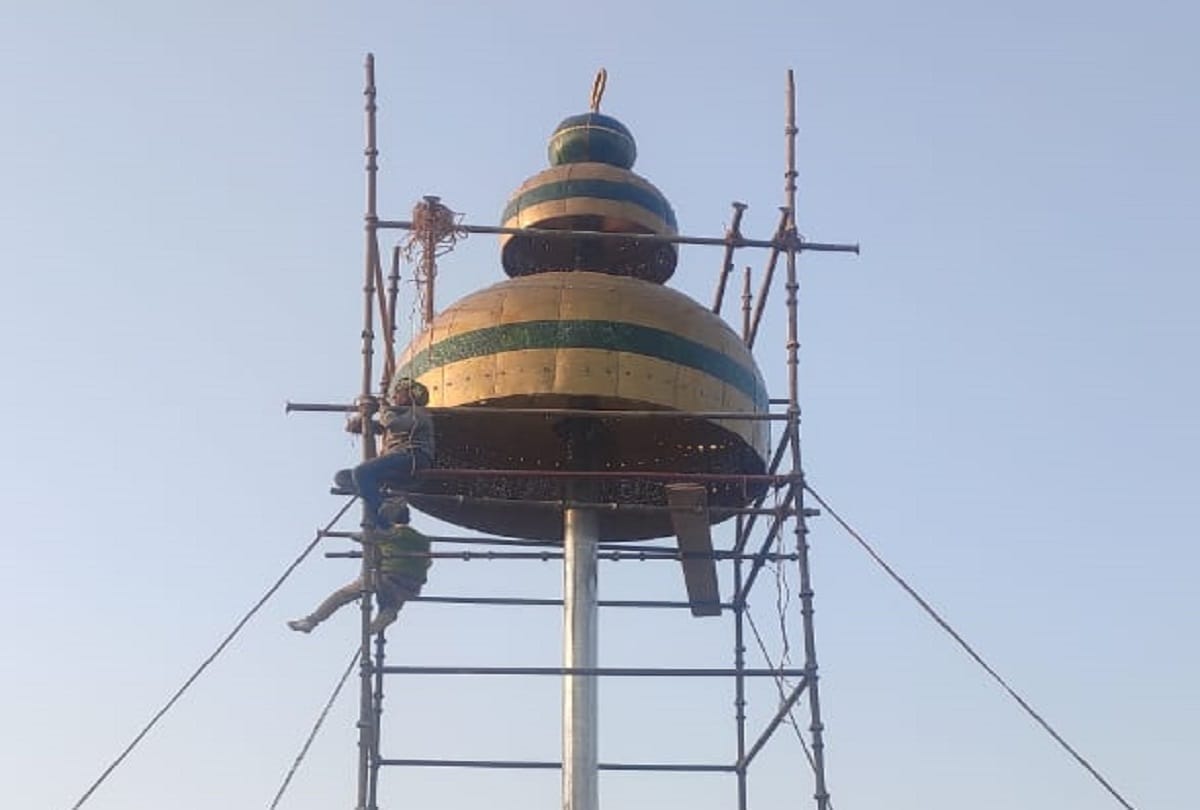 30 feet long jhumka of bareilly attracts people