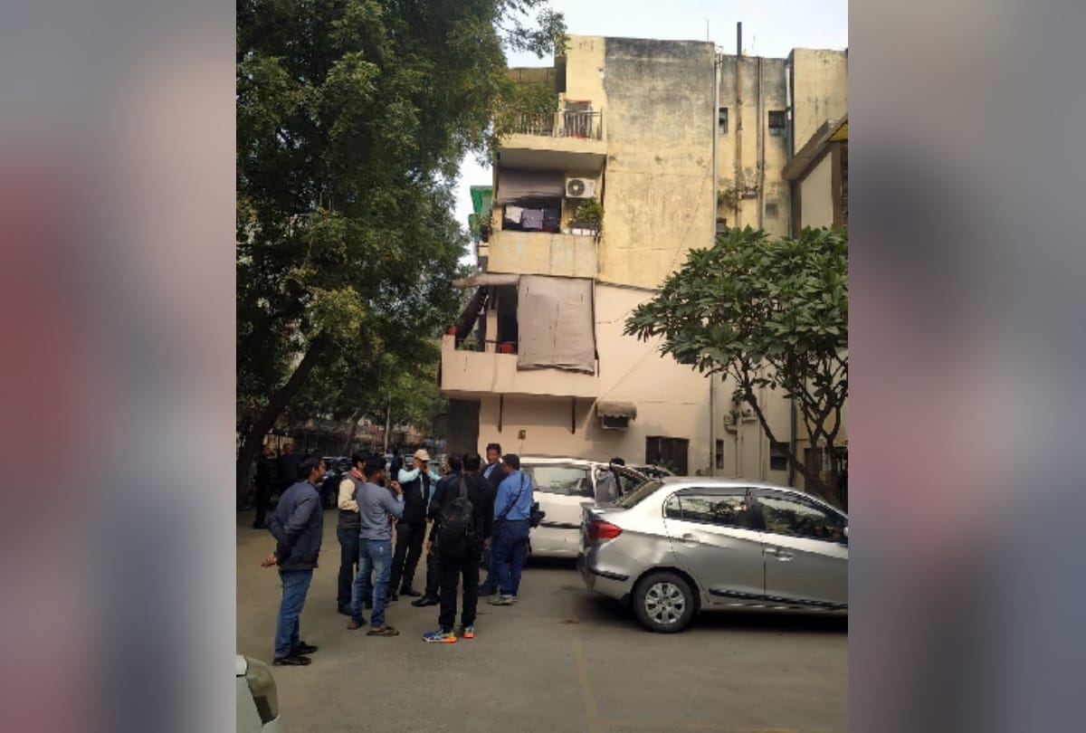 delhi man stabs wife daughter in law this is how he planned double murder one day before