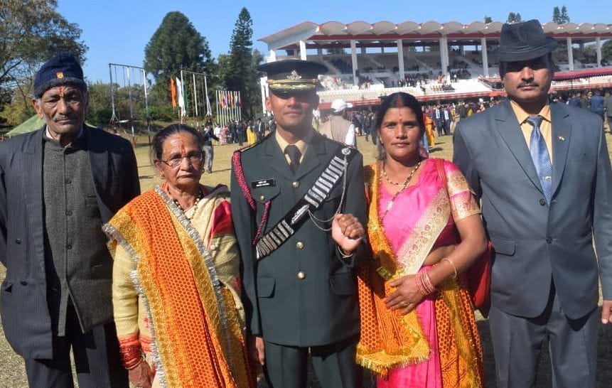 Ashish of Vina and Vivek of Gangolihat became lieutenants in the army