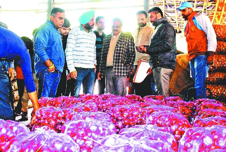 raid on onion traders godowns in chandigarh