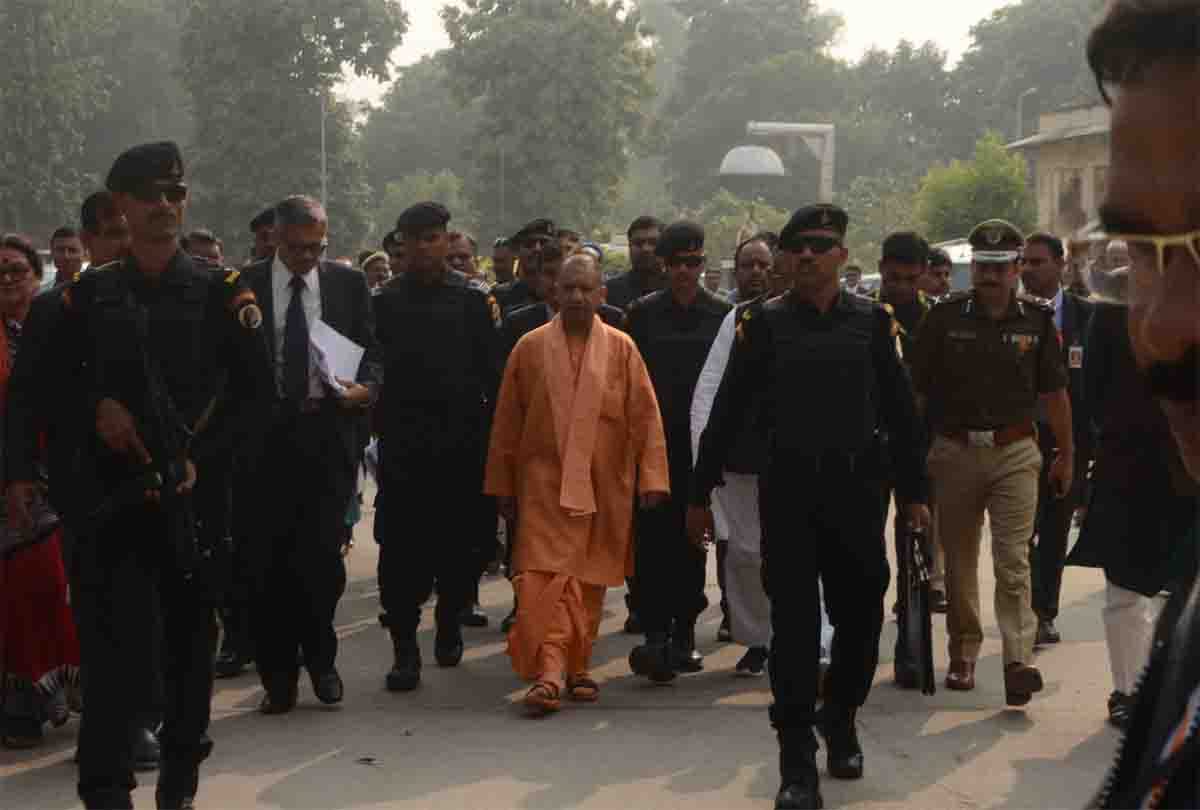 CM Yogi erupted after seeing water from the drainage in the Ganges