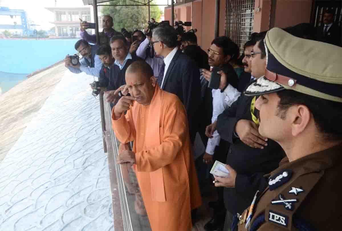 CM Yogi erupted after seeing water from the drainage in the Ganges