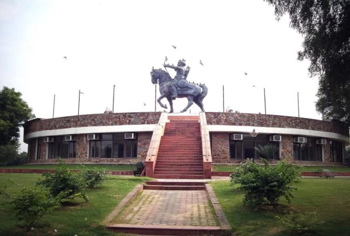 Unknown Places in delhi where you can go for visit, Oh My God Secret places of Delhi you must go