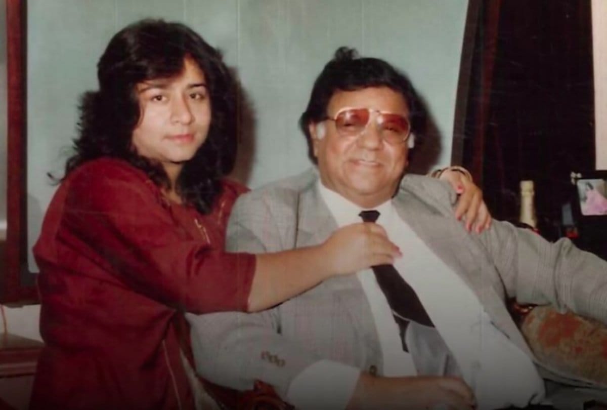 Pakistani filmmaker MA Rashid Daughter obligated to offer meals by road