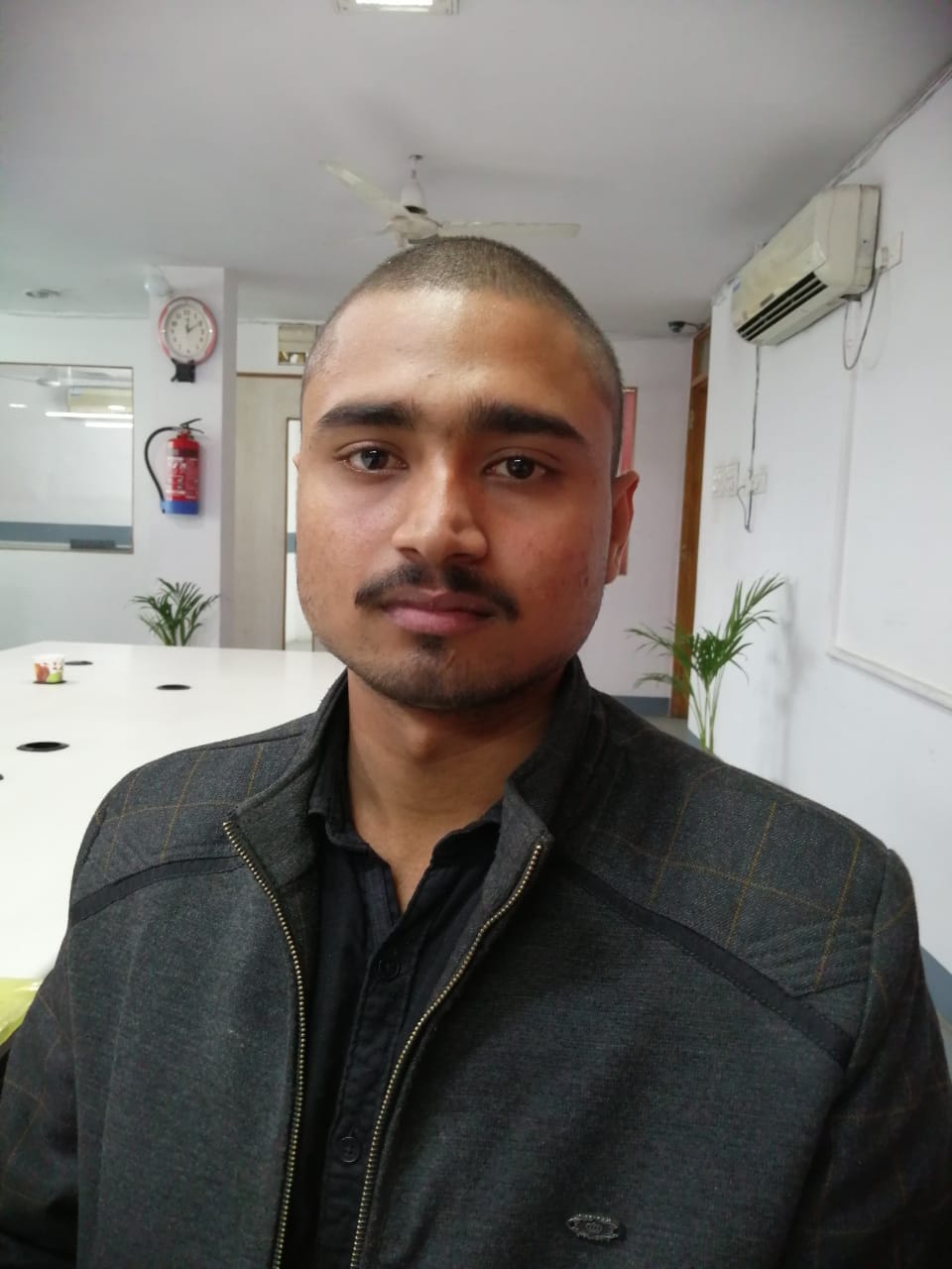 young scientist shivam pandey will make Petroleum material from plastic waste